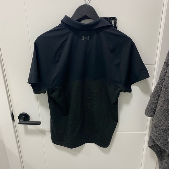 UNDER Armour Falcon Crested Logo Golf Polo (men’s medium) - Picture 4 of 4